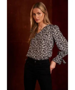 CeCe Women's Long-Sleeve V-Neck Tie-Cuff Blouse 11 CeCe Women's Long-Sleeve V-Neck Tie-Cuff Blouse -CeCe cloth-shop 22724076 fpx